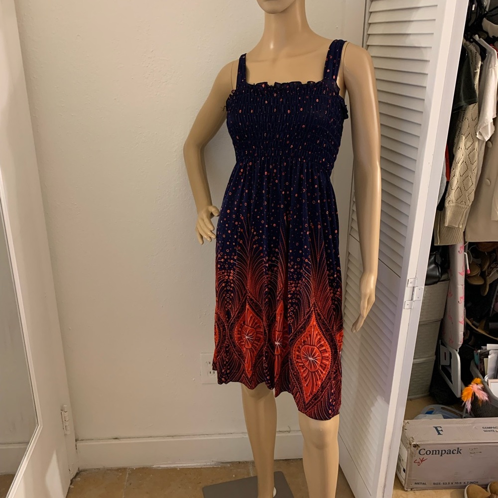 Small/medium sun dress. Red details. Perfect for a day party.